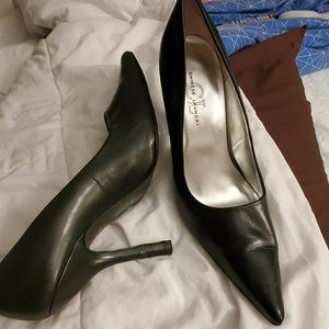 Chinese Laundry Black 4in heel pumps